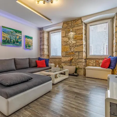 Beautiful In With Wifi Apartment