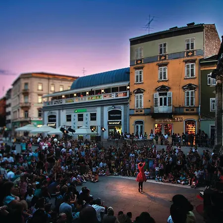 Beautiful In With Wifi Apartament Pula