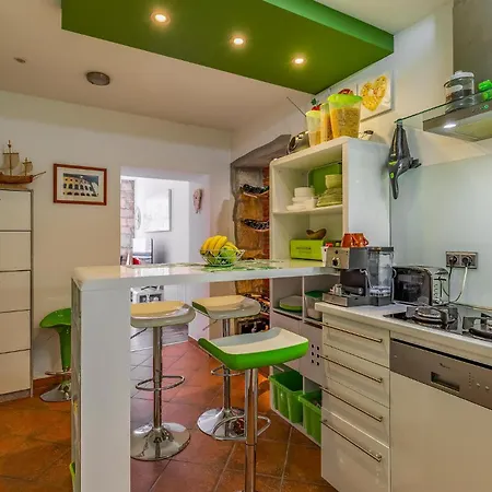 Apartament Beautiful In With Wifi Pula