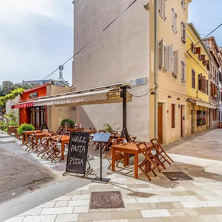 Apartament Beautiful In With Wifi Pula