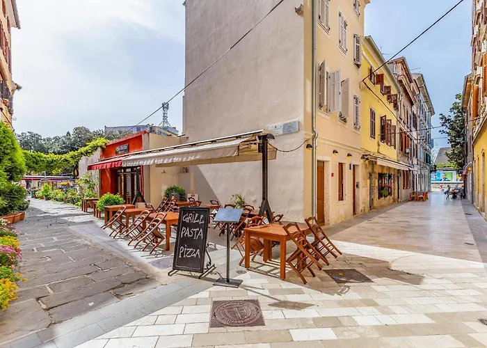 Apartament Beautiful In With Wifi Pula